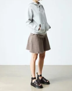 Clarissa Strap Quad-sandaler i læder og præget krokodillemønster in Mørkebrun