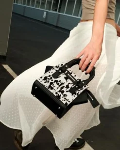 Ekstra lille Dalmatian Tote-taske i Hair On-læder in Cremefarvet & Sort