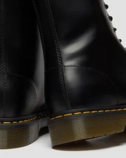 Lange 1490-snørestøvler i Smooth læder in Sort