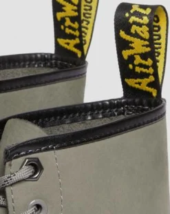 1460-snørestøvler i Milled Nubuck-læder in Nickel Grey