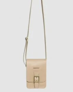 Vertical skuldertaske i Carrara læder in Beige